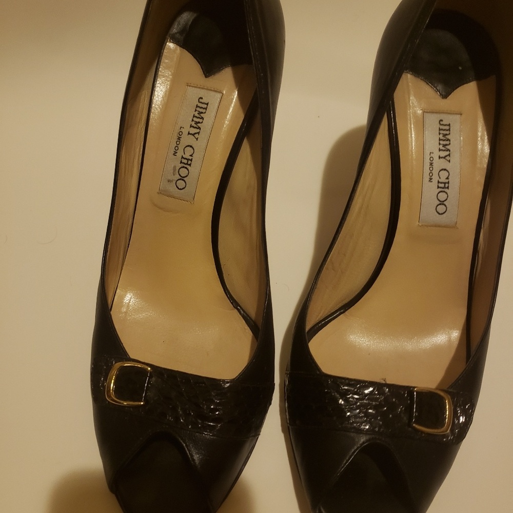 black peep toe pump use size 10.5
